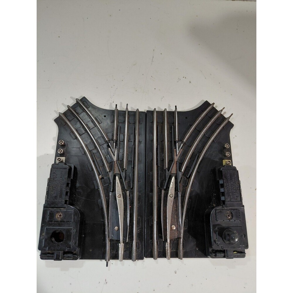 Lionel 1122 O-27 Gauge Model Railroad Left and Right Automatic Switch Tracks